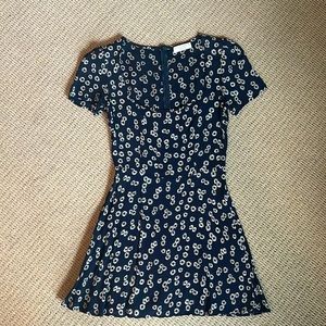 Flynn Skye navy and daisies mini summer dress size small